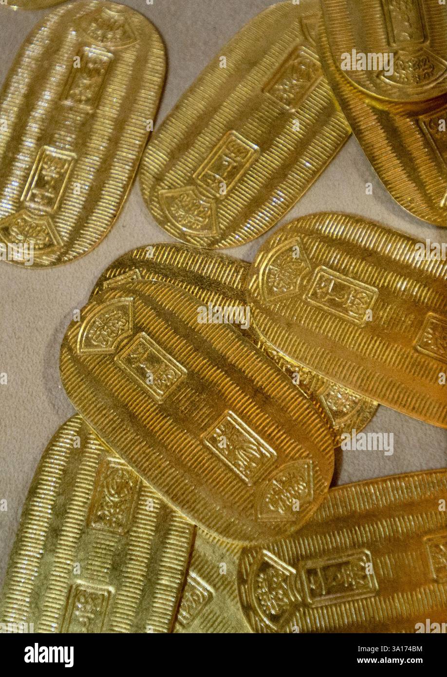 Goldbarren sind am 9. Juni 2016 in Hakuichi in Kanazawa, Präfektur Ishikawa, Japan, ausgestellt. ROB GILHOOLY Stockfoto