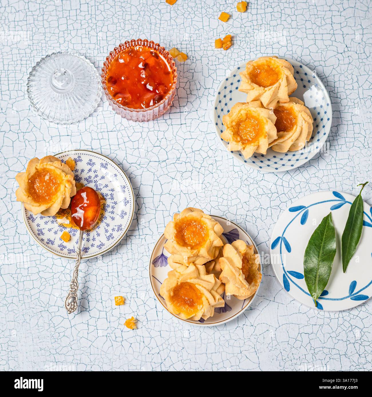 Lebensmittelfoto mit marmelierten Butterkeksen Stockfoto