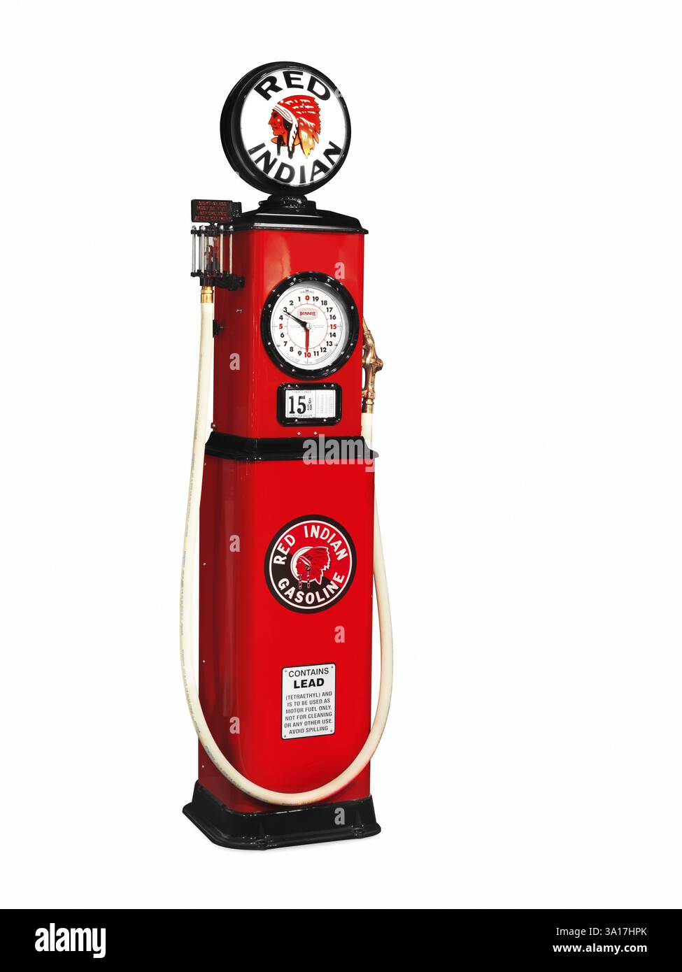 Red Indian kanadischen Retro-Tankstelle Zapfsäule isoliert auf weißem Hintergrund mit Beschneidungspfad Stockfoto