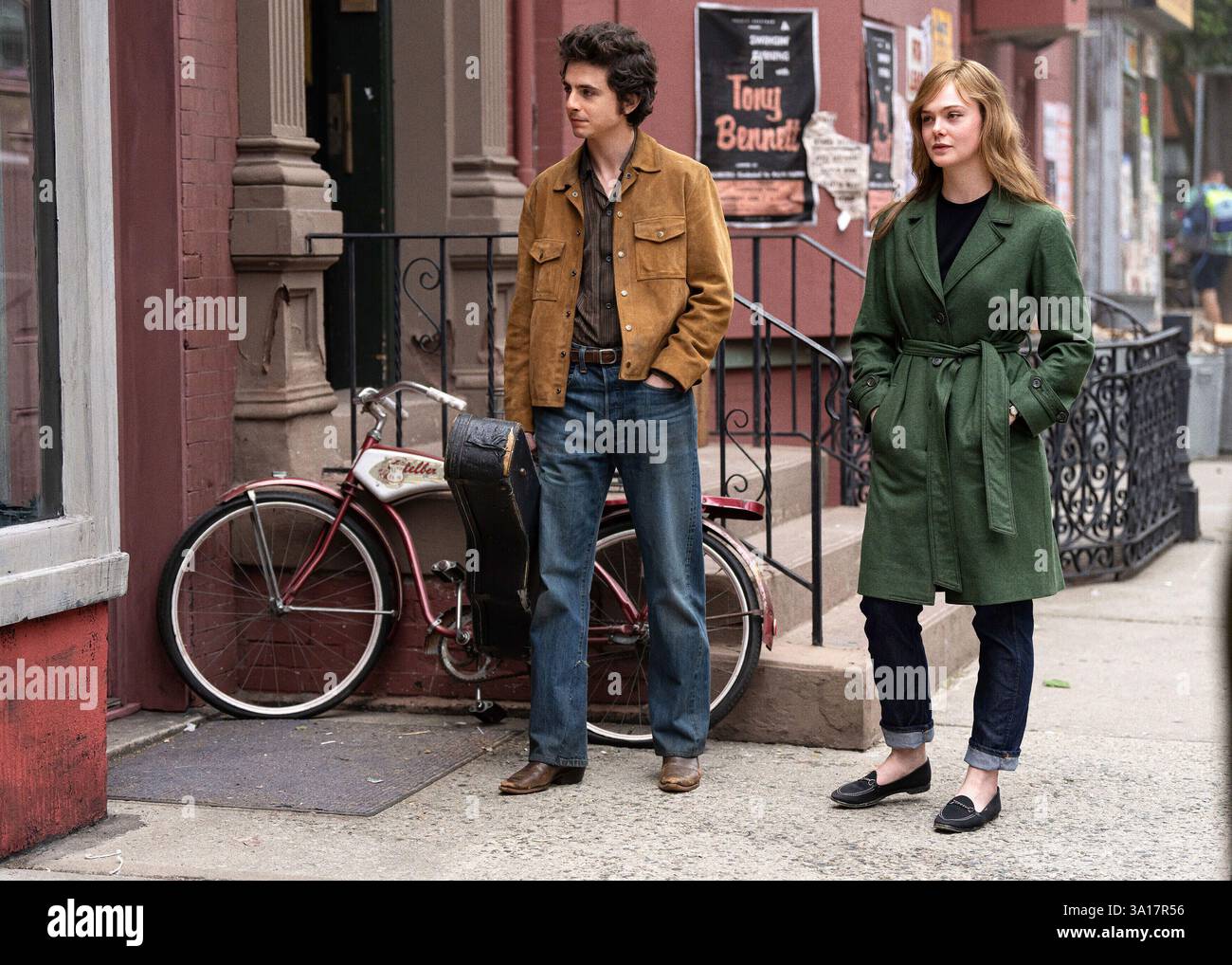 ELLE FANNING und TIMOTHEE CHALAMET in A COMPLETE UNKNOWN (2024), Regie: JAMES MANGOLD. Quelle: Range Media Partner / The Picture Company / Album Stockfoto