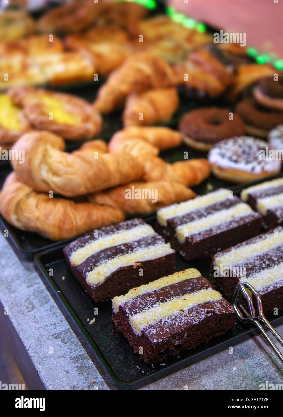 Süßes Essen Kuchen Scheiben auf der Bäckerei Stockfoto