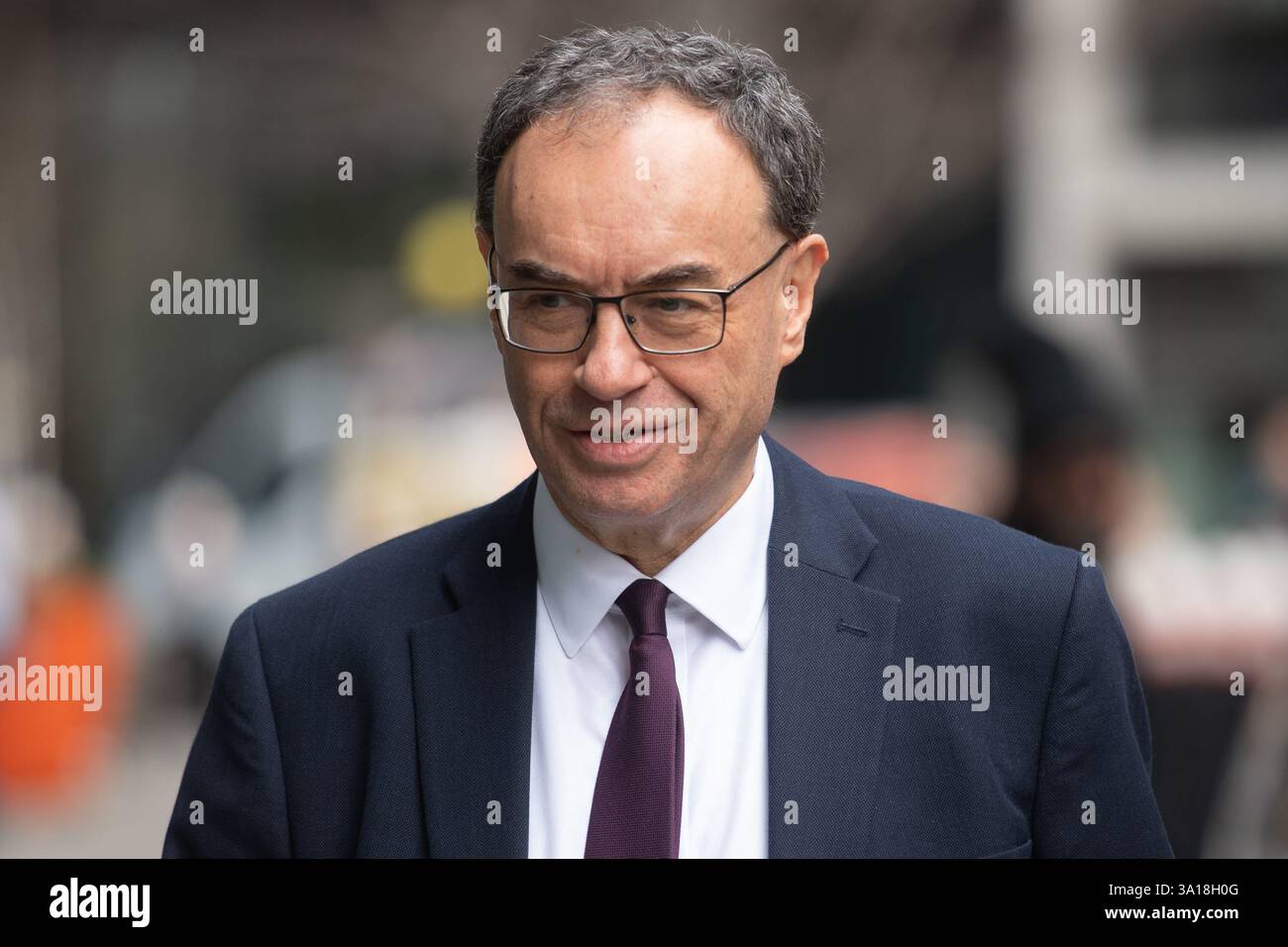 London, Großbritannien. März 2025. Im Bild: Der Gouverneur der Bank of England Andrew Bailey (der während der Zeit von Jes Staley in Barclays Chef der FCA war) kommt im Rahmen des Jes Staley Appeal Falls im Rolls Building an. Quelle: Justin Ng/Alamy Live News Stockfoto