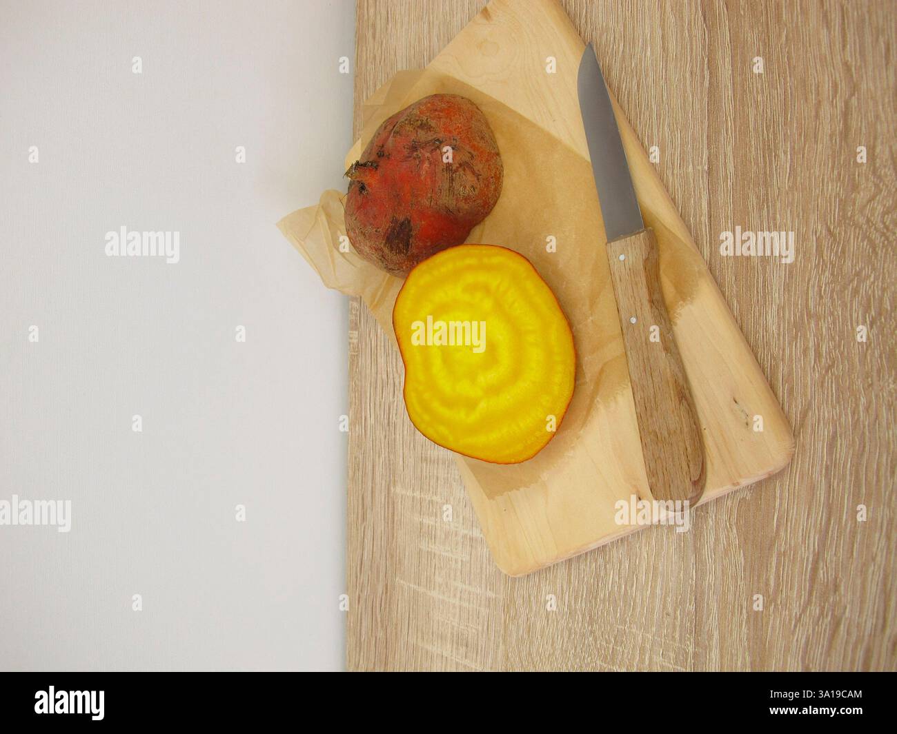 Rohe, gelb gestreifte Rübe Stockfoto