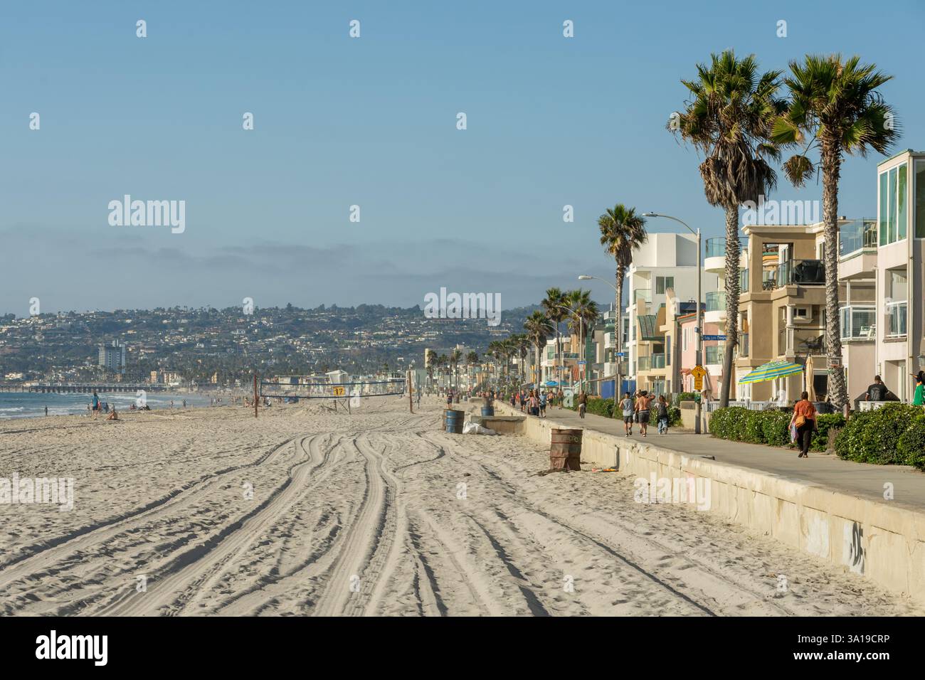 San Diego, USA - 25. September 2024: Sonniger Strand am Mission Beach Stockfoto