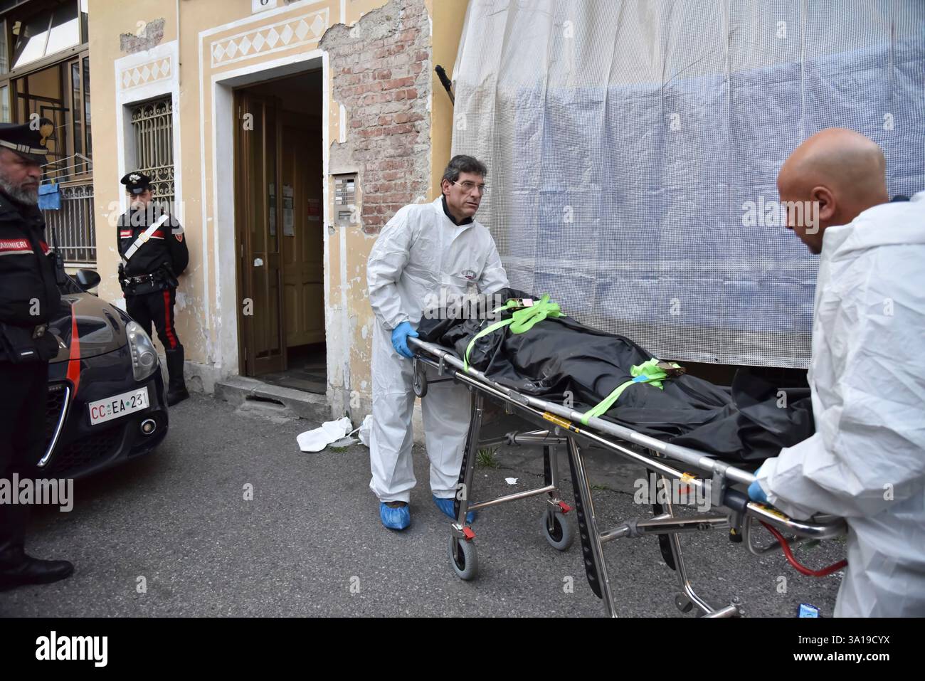 Torino, Italien. März 2025. Omicidio di un uomo di nazionalità cinese presso Via Lauro Rossi 43, interno 8. Presso Torino, Italia - Cronaca - Venerdì 7 marzo 2025 - Matteo SECCI/ Credit: LaPresse/Alamy Live News Stockfoto