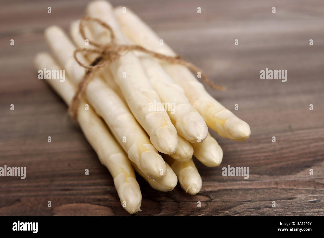 Frisch geernteter weißer Spargel Stockfoto