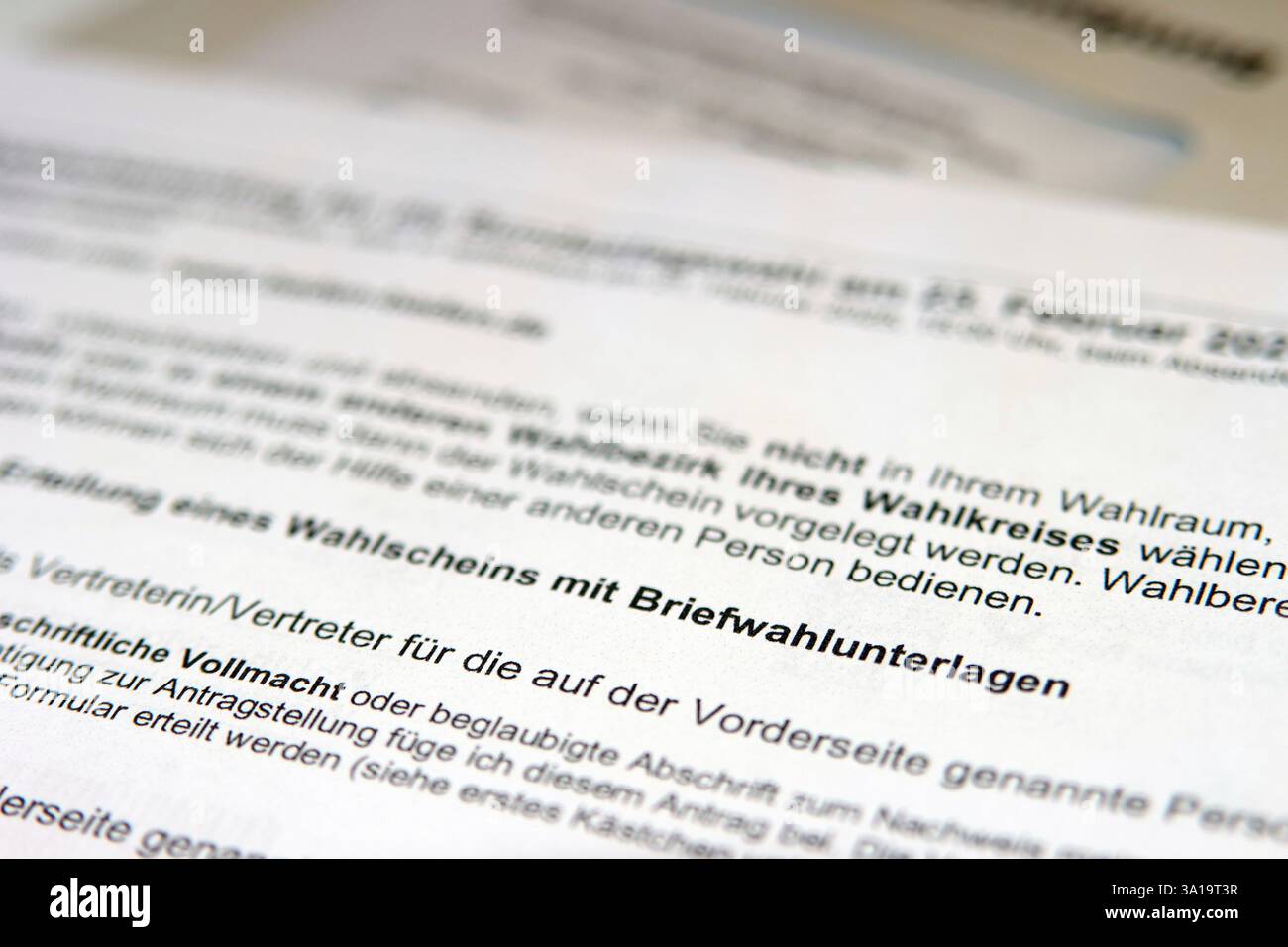 Amtliche Wahlbenachrichtigung mit Antrag auf einen Wahlausweis Stockfoto