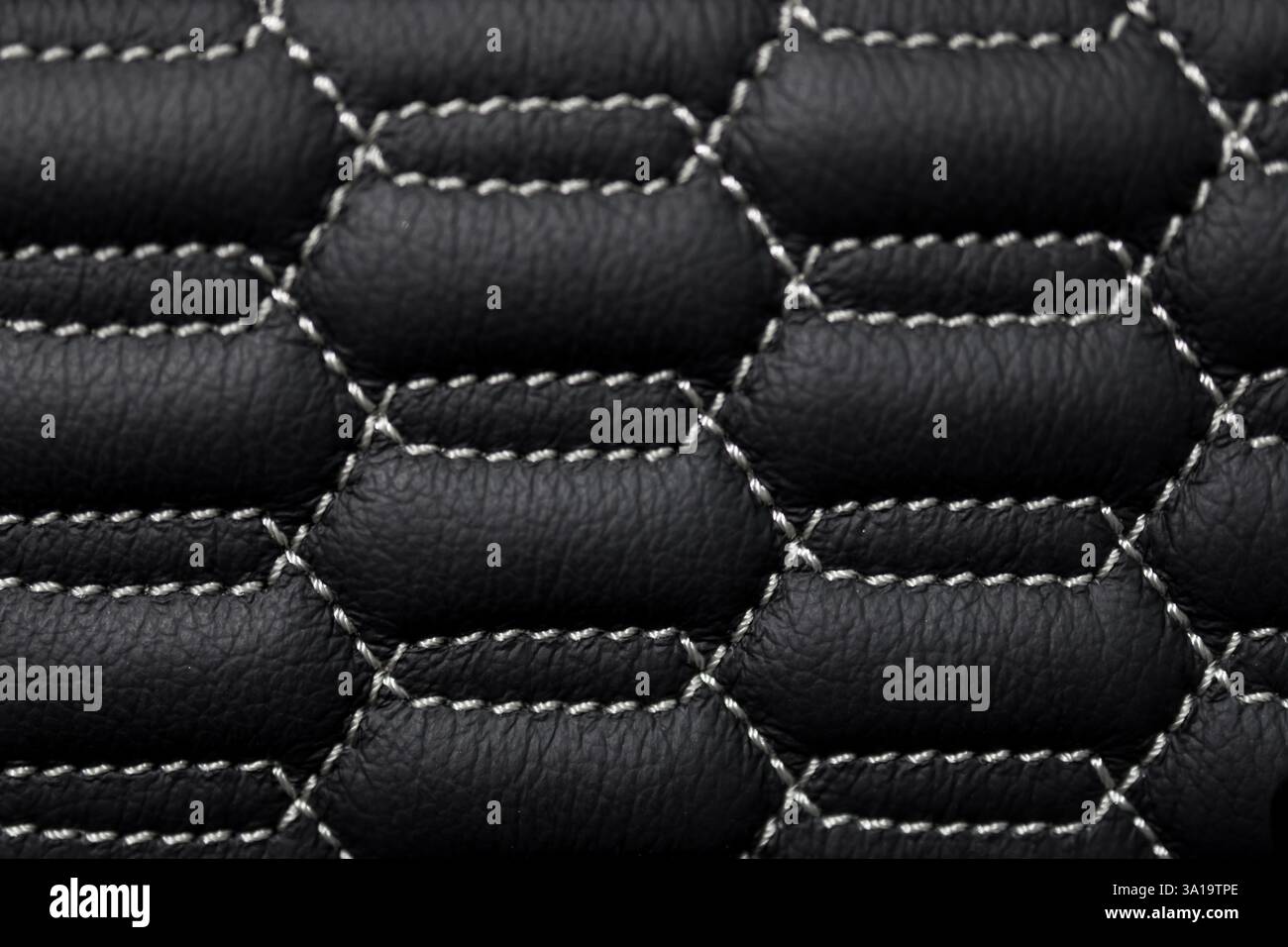 Nahaufnahme von Automobilleder mit dem komplexen Nahtmuster Stockfoto