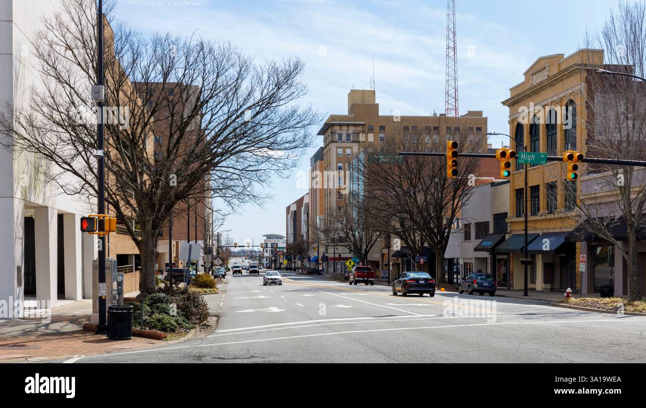 High Point, North Carolina-3. März 25: Weitwinkelblick auf South Main, von der High Ave. Stockfoto