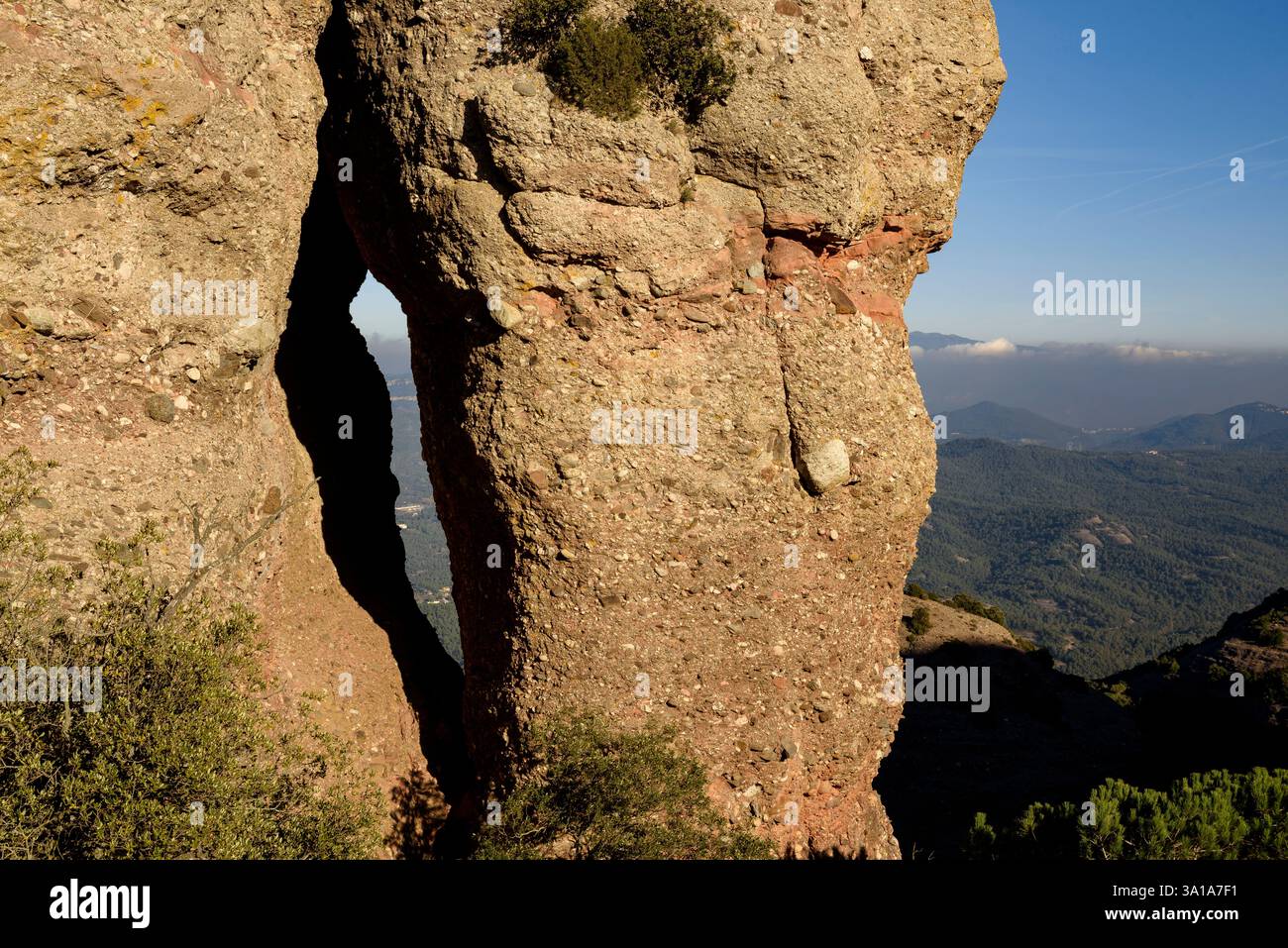 Sonnenuntergang in der Morral del DRAC Höhle, im Naturpark Sant Llorenç del Munt i l'Obac (Vallès Ockidental, Barcelona, Katalonien, Spanien) Stockfoto