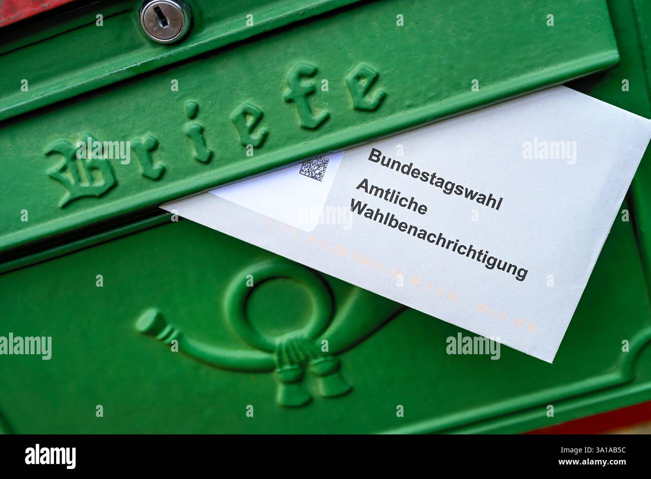 Offizielle Wahlbenachrichtigung für die Bundestagswahl in Ihrem Briefkasten Stockfoto