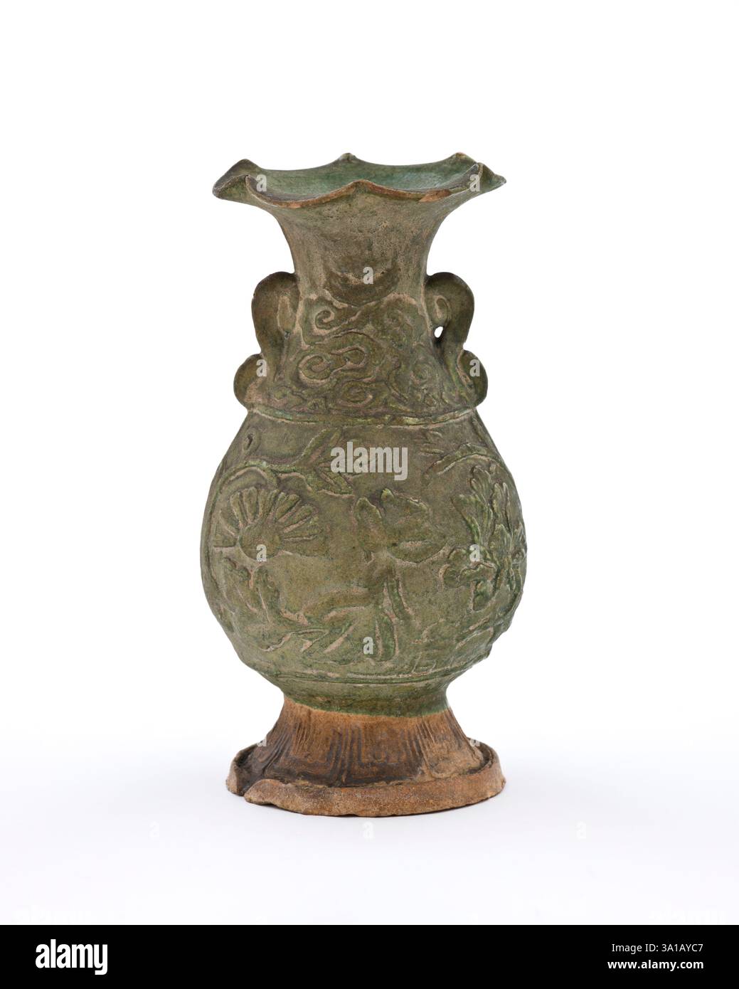 Vase mit geriffeltem Mund und geformtem Blumenmuster, 1300-1350. Stockfoto