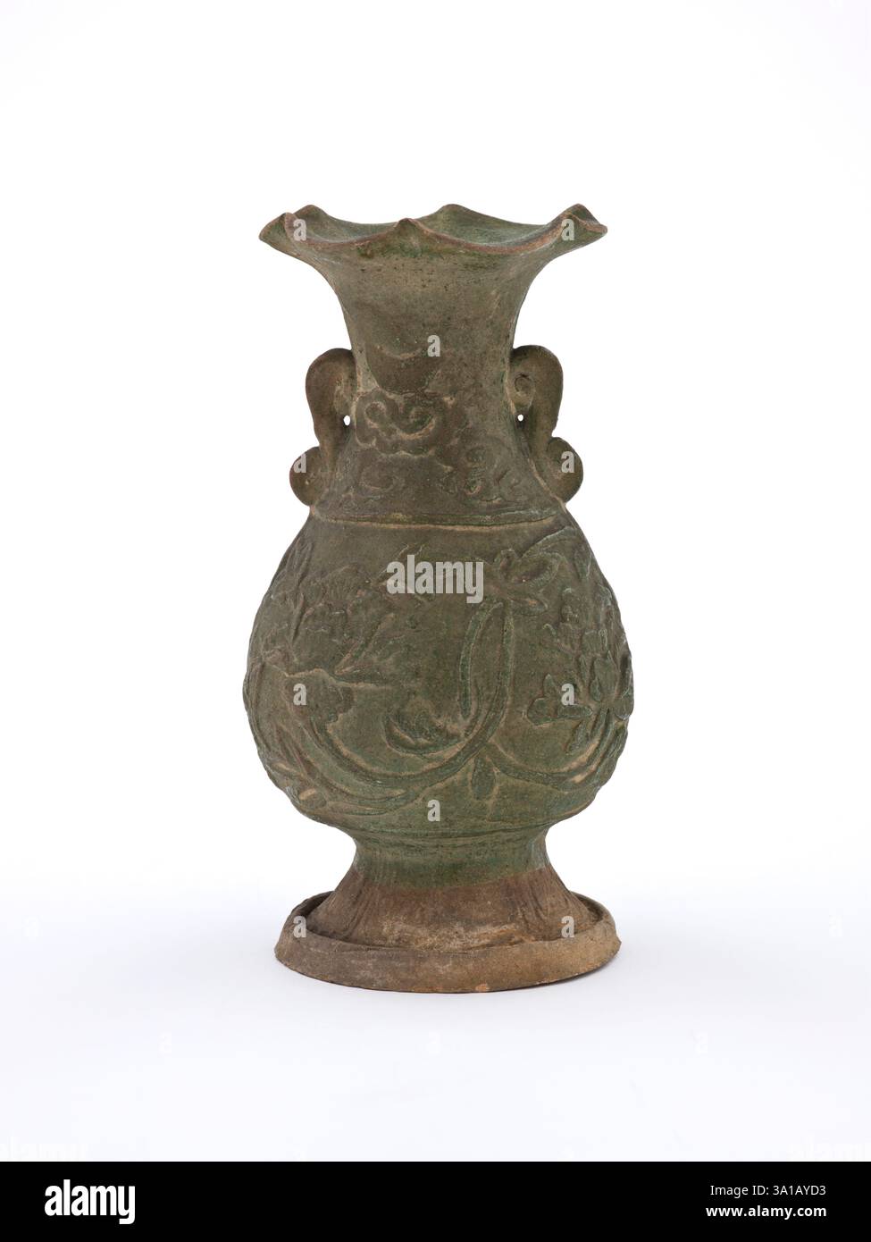 Vase mit geriffeltem Mund und geformtem Blumenmuster, Anfang 1200er Jahre Stockfoto