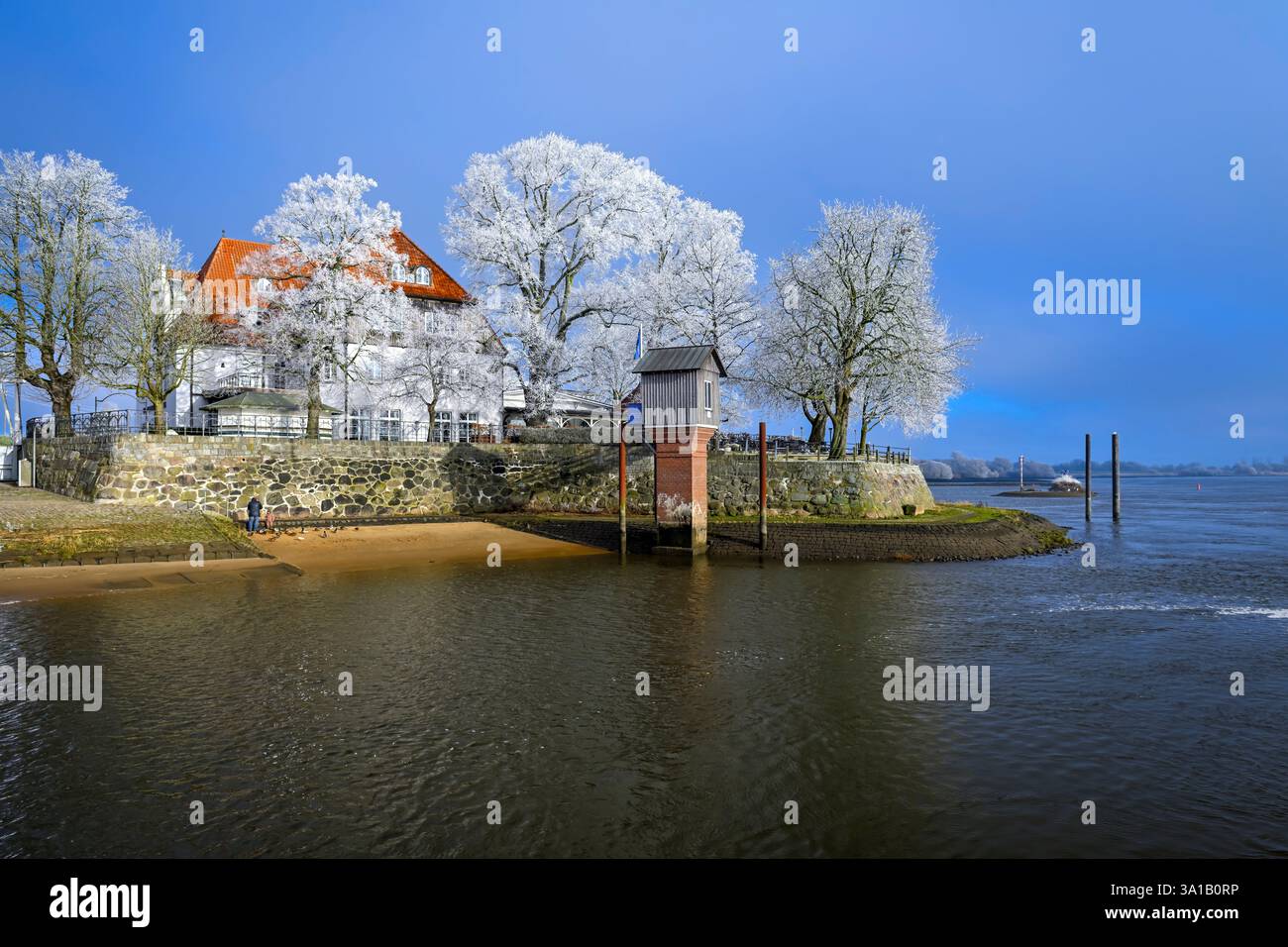 Zollenspieker Fährhaus an der Elbe in Kirchwerder und südlichster Punkt Hamburgs Stockfoto