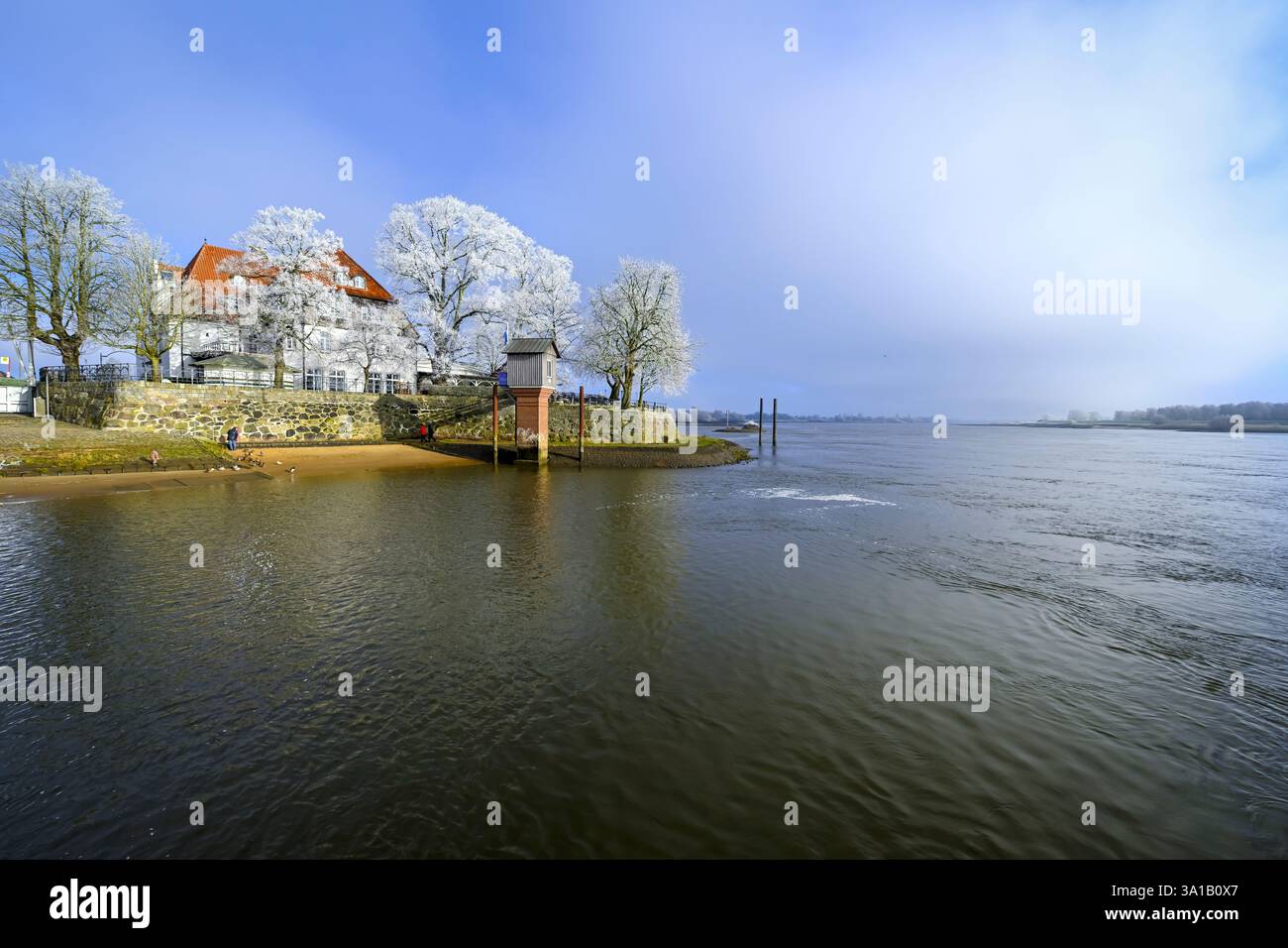 Zollenspieker Fährhaus an der Elbe in Kirchwerder und südlichster Punkt Hamburgs Stockfoto