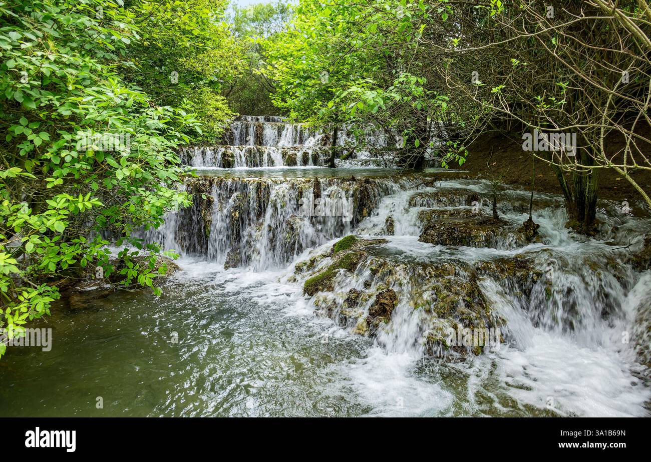 Lenningen, Sinterterrassen der Weißen lauter im Oberen Lenninger Tal westlich des Gutenbergs. Stockfoto