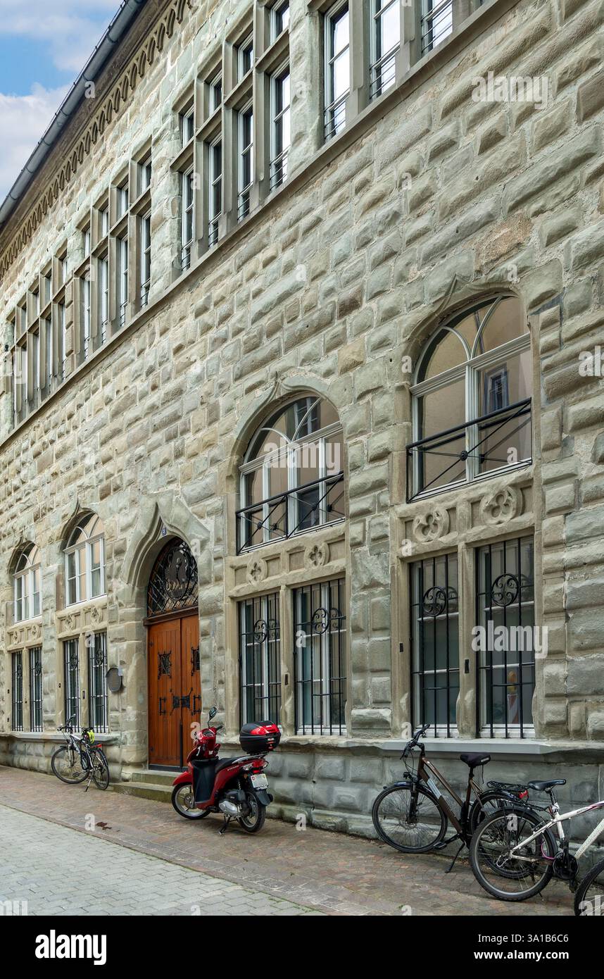 Konstanz, Haus zur Katz, Katzgasse Nr. 3: Die Gesellschaft zur Katz war ein Zusammenschluss einflussreicher Familien in Konstanz am Bodensee. Die rustikale Fassade des Gebäudes gilt als das früheste Beispiel für rustikale Sandsteinsteinsteinsteinarbeiten in Deutschland. Stockfoto