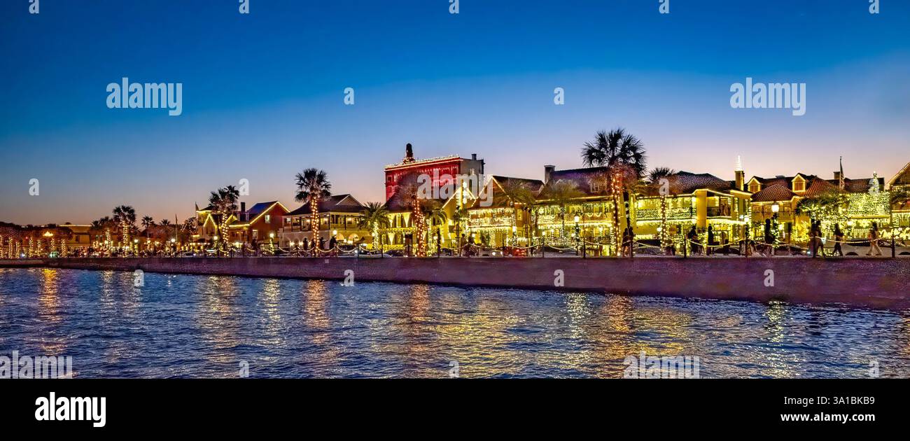 Die historische Altstadt beleuchtet das Weihnachtsfest Nights of Lights in St. Augustine Florida USA Stockfoto