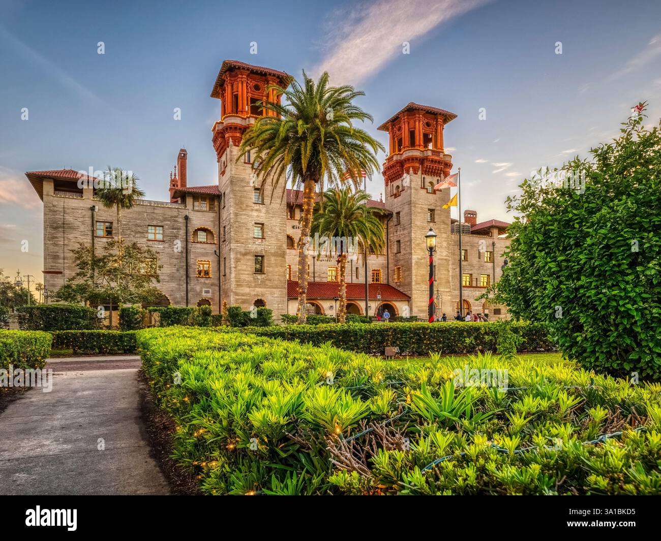Das Lightner Museum das ehemalige Hotel Alcazar in der historischen Altstadt beleuchtet das Weihnachtsfest Nights of Lights in St. Augustine Florida USA Stockfoto
