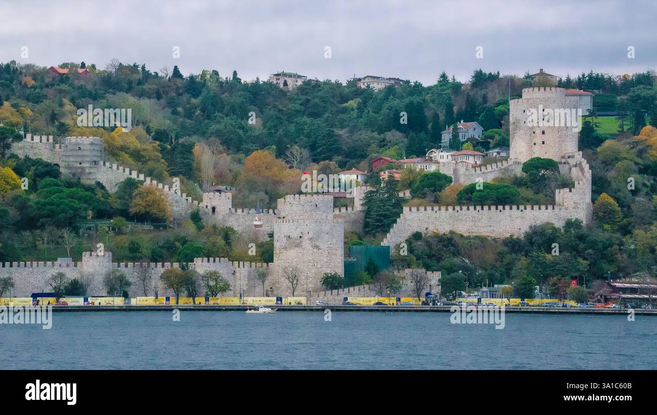 Istanbul, Türkei, Turkiye. Rumeli Festung am Bosporus, 15. Jahrhundert. Stockfoto