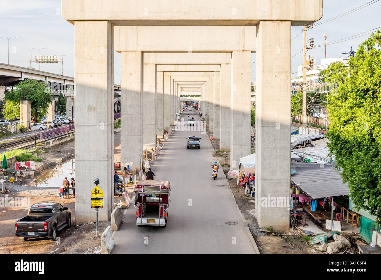 Bangkok, Thailand - 17. September 2016 : die Baustelle der Roten Linie des Sky Train von Bangsue nach Rangsit ist eine große Infrastruktur für den Transport in Stockfoto
