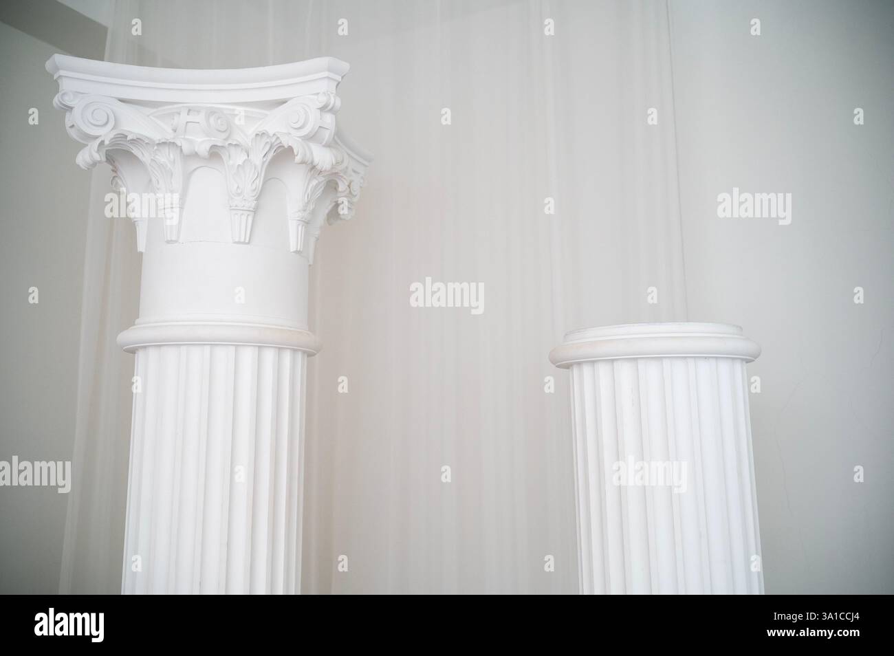 Element der antiken Säule im Innenraum Stockfoto