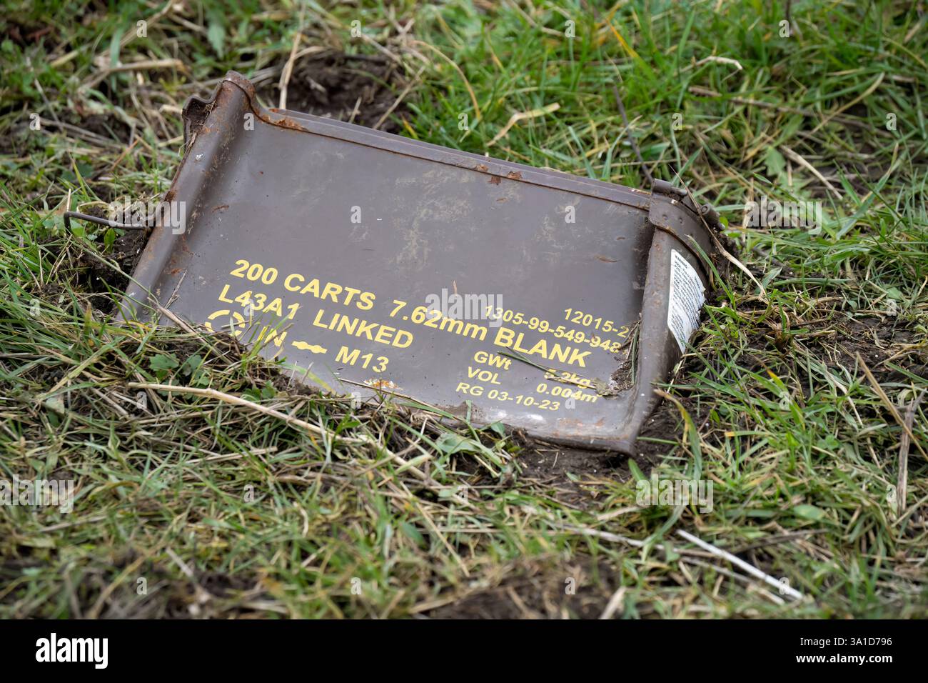 Ausrangierte britische Armee leer 200 x 7,62mm Blank Runden Munitions Metallgeschosscontainer Stockfoto