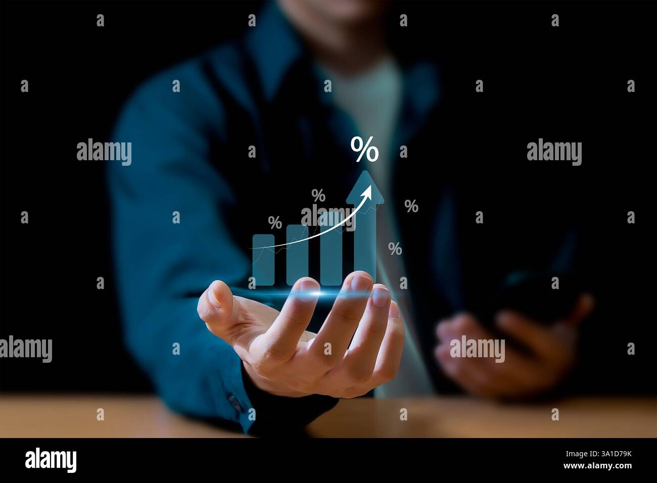 Zinssätze und Dividenden, Geschäftsentwicklung mit Prozentsymbol und Aufwärtspfeil für langfristige Altersvorsorgeinvestitionen. Stockfoto