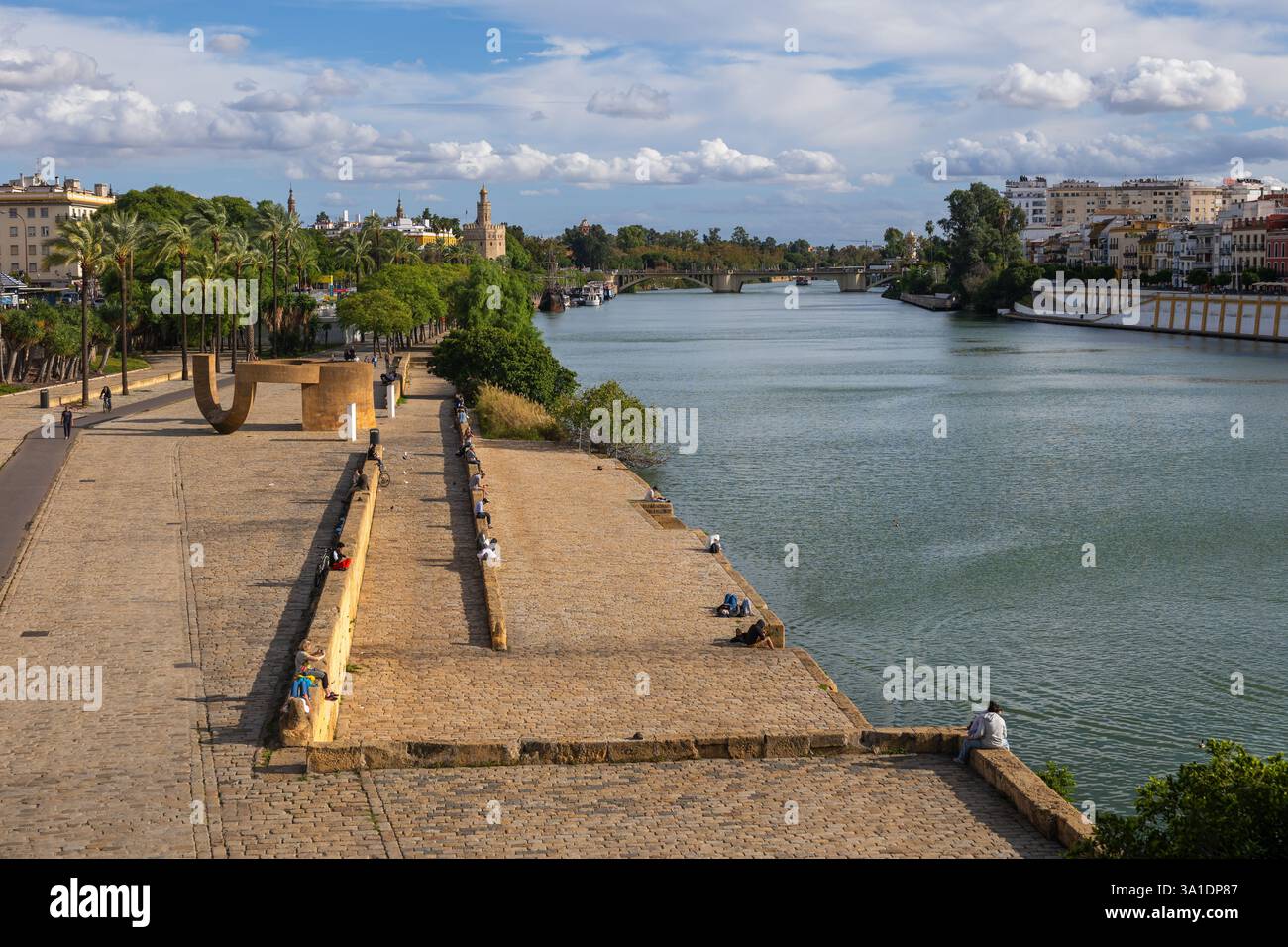 Muelle de la sal am Fluss Guadalquivir in Sevilla, Andalusien, Spanien. Stockfoto