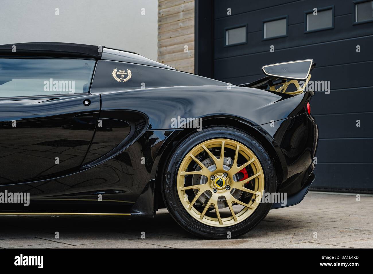 Slowenien, Ljubljana - 17. Februar 2025: Lotus Elise 250 CUP Luxussportwagen Stockfoto