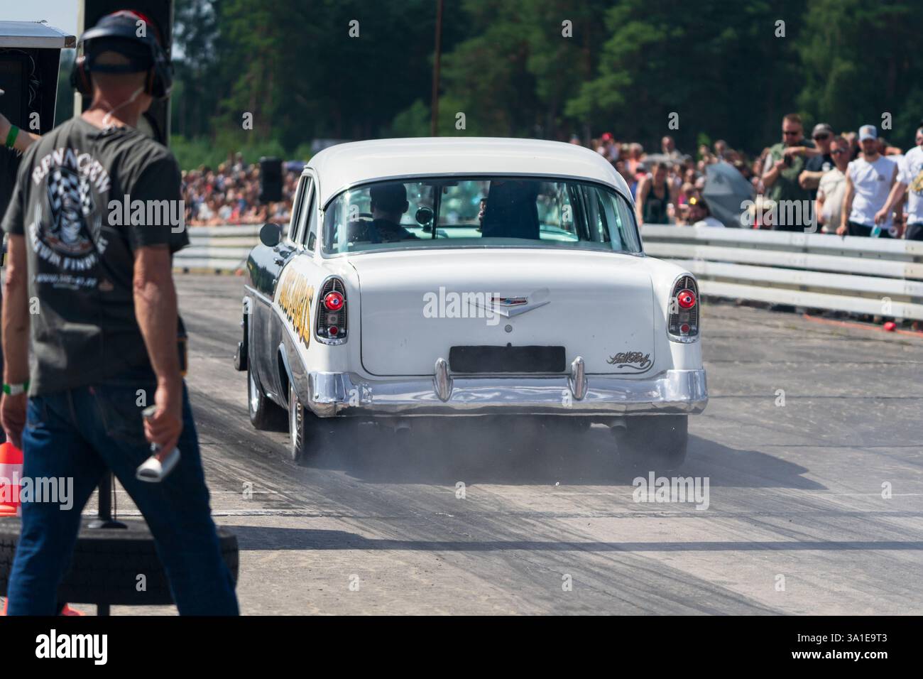 FINOWFURT, DEUTSCHLAND - 28. JUNI 2024: Ein Großwagen Chevrolet Bel Air (1955). Rückansicht. Roadrunner's Paradise Race 61 Festival. Stockfoto