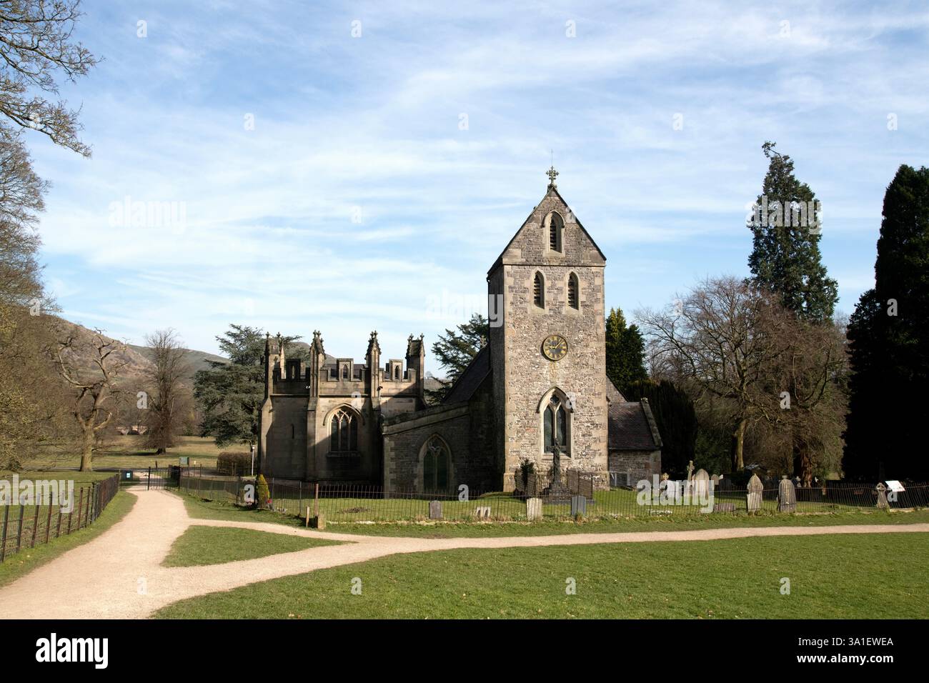 ILAM, Staffordshire, Vereinigtes Königreich: Kirche des Heiligen Kreuzes in der Nähe des Dorfes Ilam im Staffordshire Peak District an der Grenze zu Derbyshire Stockfoto