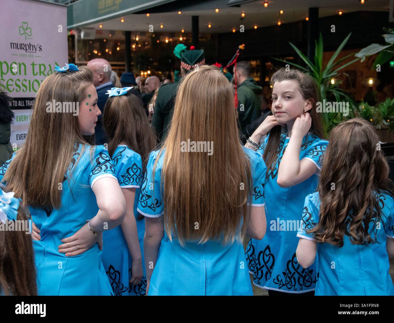 Glasgow, Schottland, Großbritannien. 8. März 2025: Glasgow St. Patrick’s Festival Family Fun Day auf dem Merchant Square, Glasgow. Stockfoto