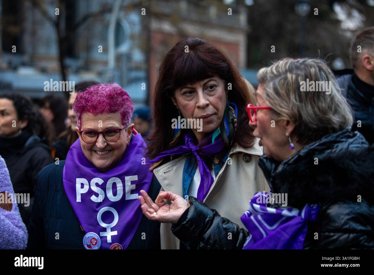 Madrid, Spanien. März 2025. März, der anlässlich des Internationalen Frauentages, der auf der Plaza de Cibeles begann und auf der Plaza de España endete, unter dem Motto „Frauen im Kampf gegen den globalen Machismo“ organisiert wurde. Quelle: D. Canales Carvajal/Alamy Live News Stockfoto