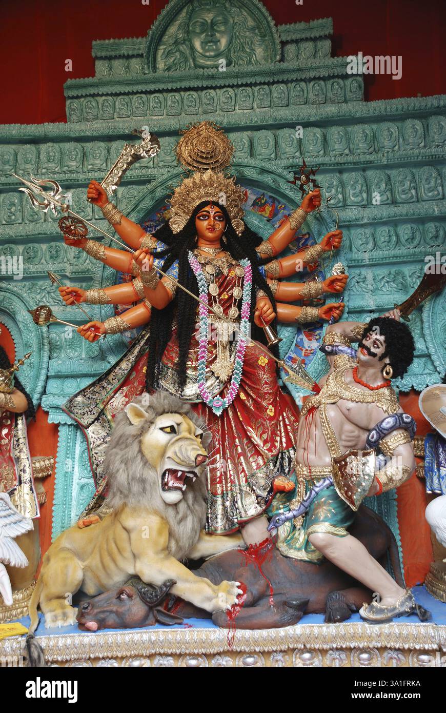 Durga Tonmodell töten Dämon Mahishasura auf Durga puja Stockfoto