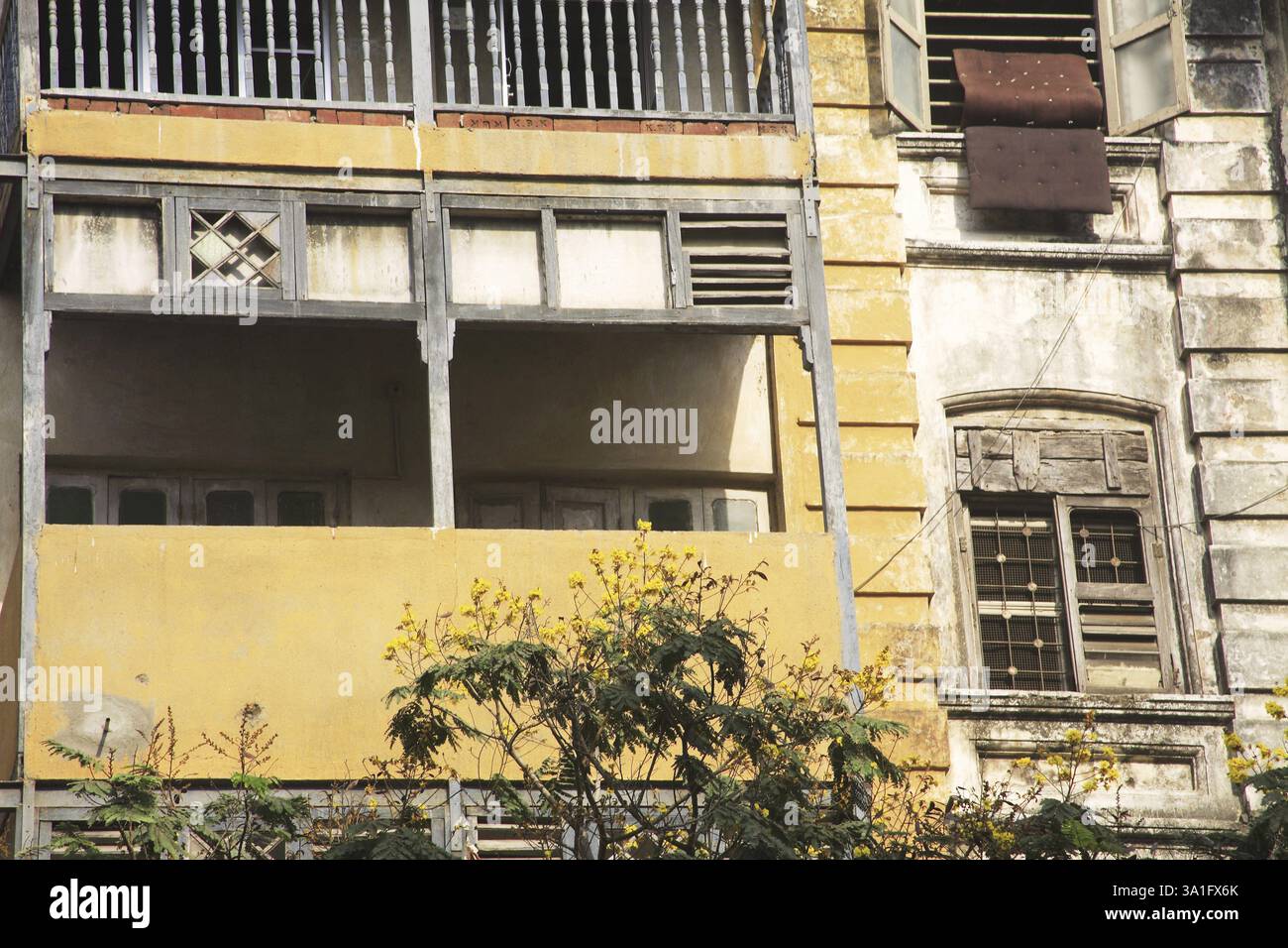 Altes Gebäude Firdaus, DR. Dadasaheb Bhadkamkar Road, Grant Road, Bombay jetzt Mumbai, Maharashtra, Indien, Asien Stockfoto