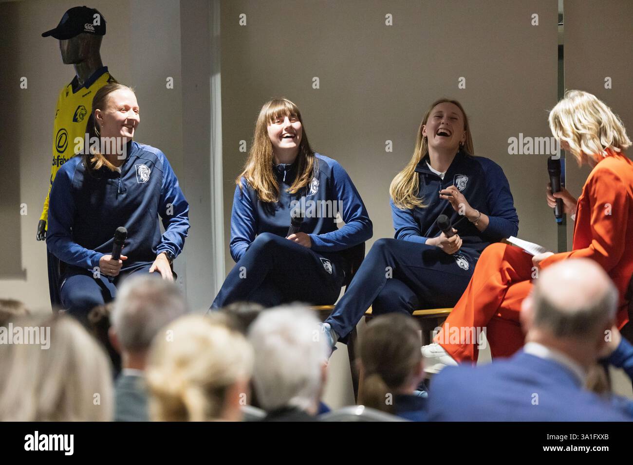 Durham Cricket Women's Lauern Filer (L), Phoebe Turner (2. Links), Lizzie Scott (2. Rechts) und Alison Curbishley während des Durham Cricket Women's Launch Evening im Seat Unique Riverside, Chester le Street am Dienstag, 4. März 2025. (Foto: Mark Fletcher | MI News) Credit: MI News & Sport /Alamy Live News Stockfoto