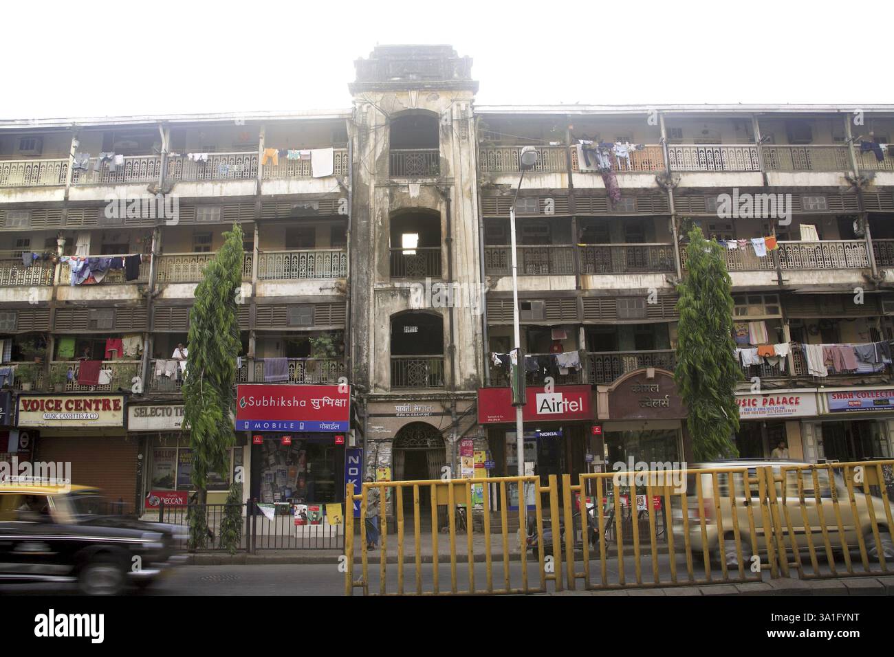 Altes Gebäude, Chawl Parvarti, Grant Road, Bombay, jetzt Mumbai, Maharashtra, Indien, Asien Stockfoto