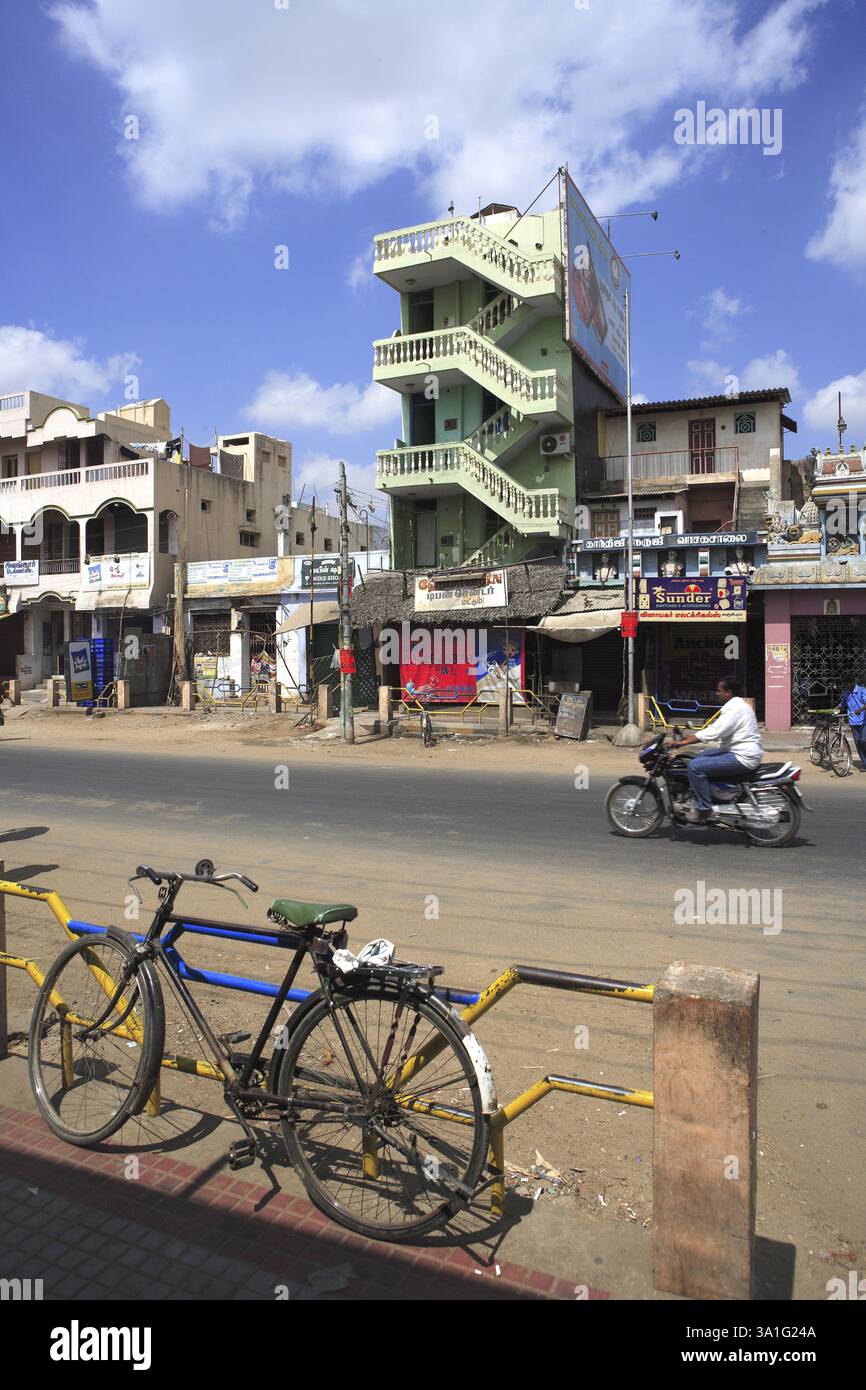 Fahrrad in der Bazaar Street, District Kanchipuram, Tamil Nadu, Indien, Asien Stockfoto