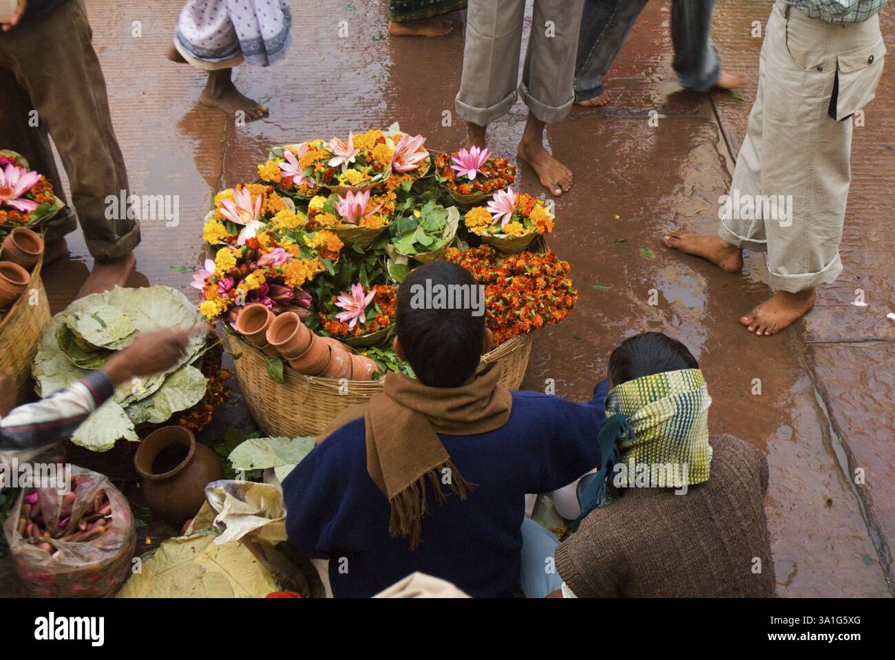 Anhänger im Tempel von Baba Baidyanath, einer der zwölf Jyotirlingas, Deoghar, Jharkhand, Indien, Asien Stockfoto Anhänger im Tempel von Baba Baidyanath, einer der zwölf Jyotirlingas, Deoghar, Jharkhand, Indien, Asien Stockfoto