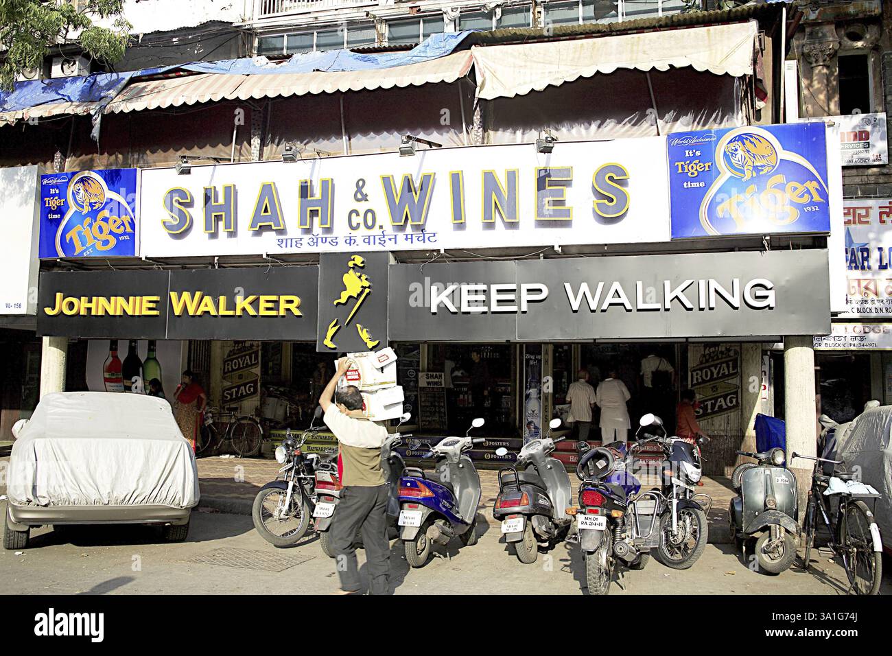 Shah and Company Wines Händler, Dr. Dadabhai Naoroji Road, Bombay Mumbai, Maharashtra, Indien, Asien Stockfoto