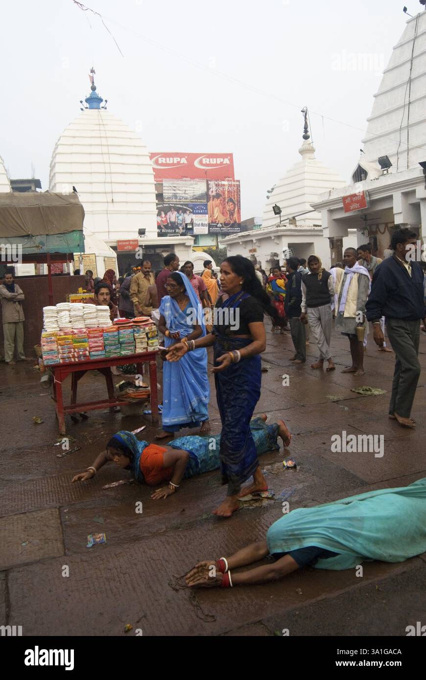 Tempel von Baba Baidyanath sehr berühmt einer der zwölf Jyotirlingas, Deoghar, Jharkhand, Indien, Asien Stockfoto Tempel von Baba Baidyanath sehr berühmt einer der zwölf Jyotirlingas, Deoghar, Jharkhand, Indien, Asien Stockfoto