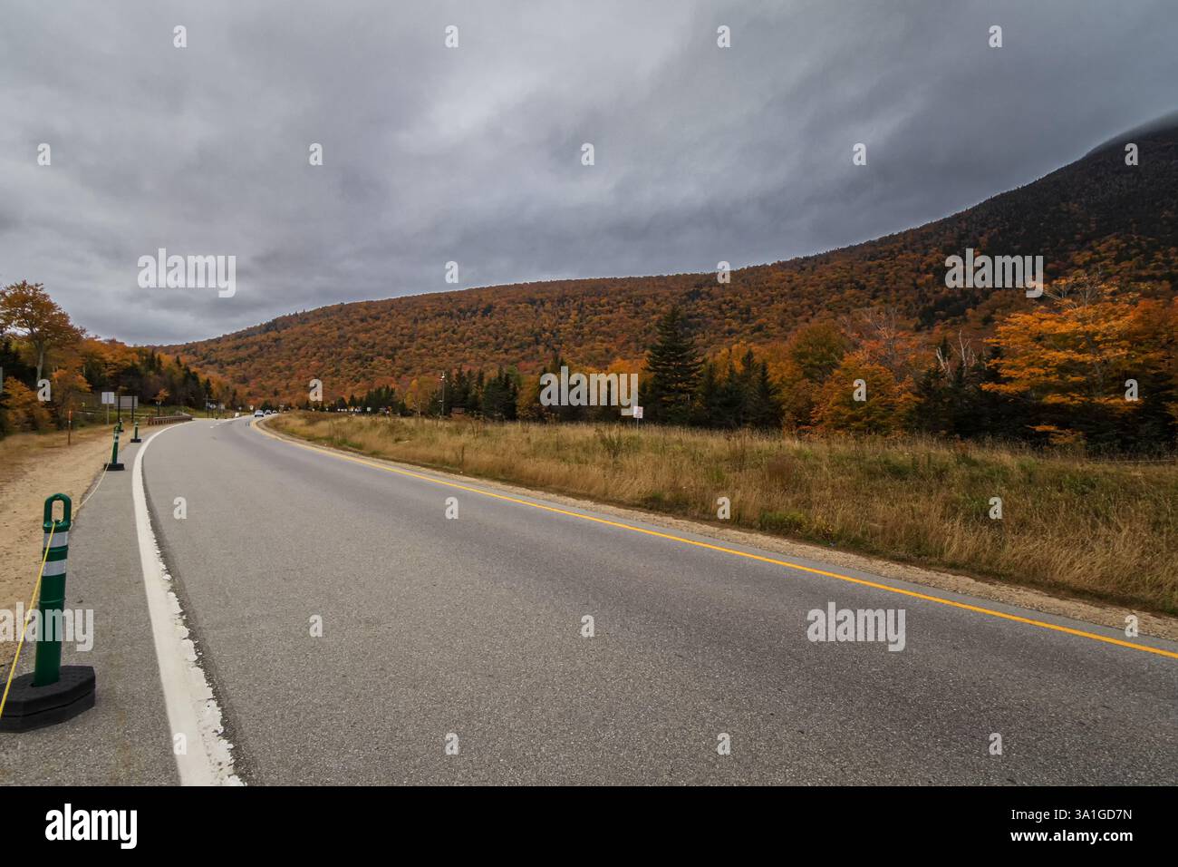 Die Straße in Franconia Notch, White Mountains, New Hampshire Stockfoto