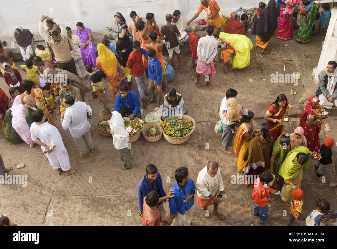 Anhänger im Tempel von Baba Baidyanath, einer der zwölf Jyotirlingas, Deoghar, Jharkhand, Indien, Asien Stockfoto Anhänger im Tempel von Baba Baidyanath, einer der zwölf Jyotirlingas, Deoghar, Jharkhand, Indien, Asien Stockfoto