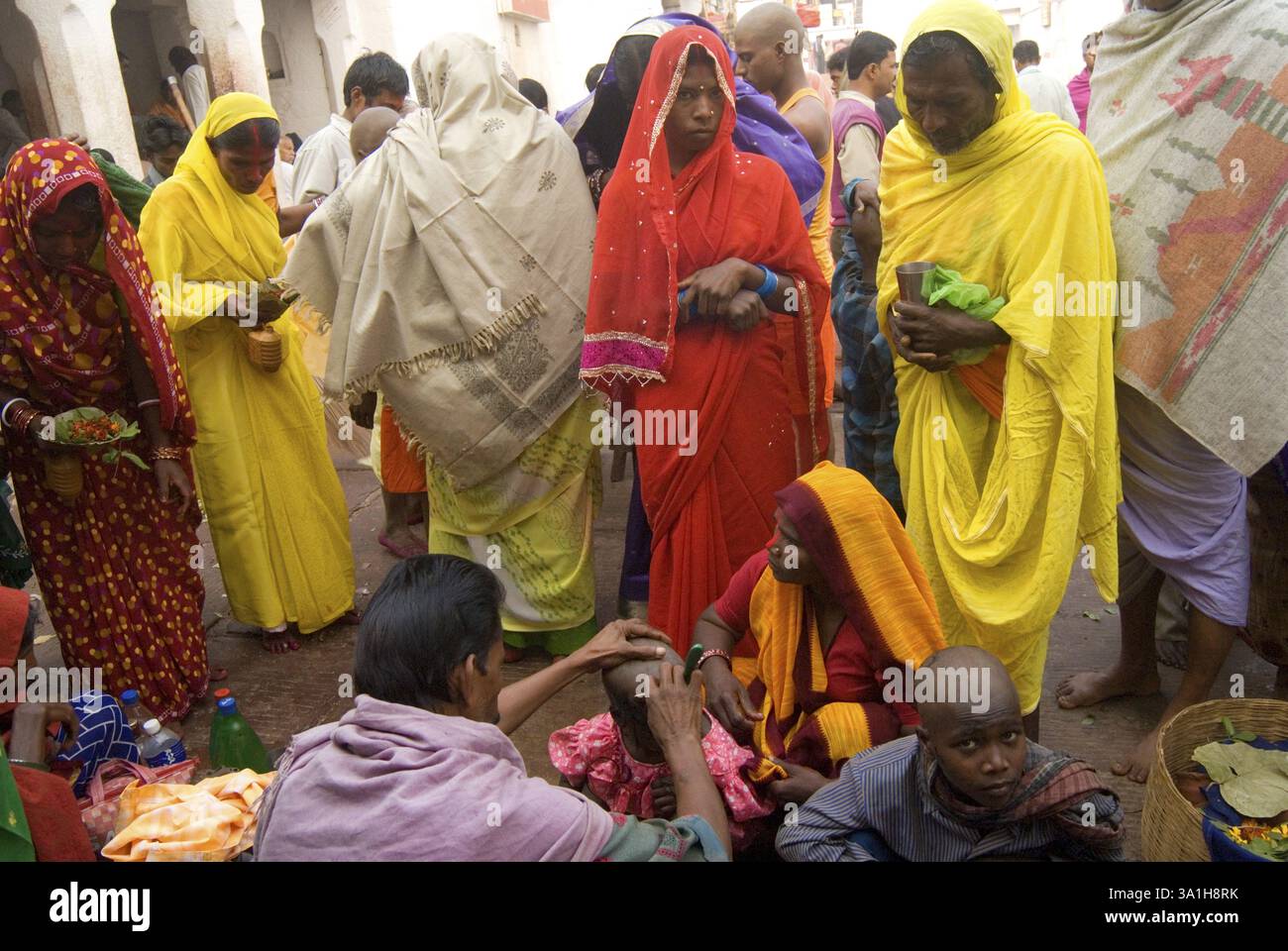 Anhänger im Tempel von Baba Baidyanath, einer der zwölf Jyotirlingas, Deoghar, Jharkhand, Indien, Asien Stockfoto Anhänger im Tempel von Baba Baidyanath, einer der zwölf Jyotirlingas, Deoghar, Jharkhand, Indien, Asien Stockfoto