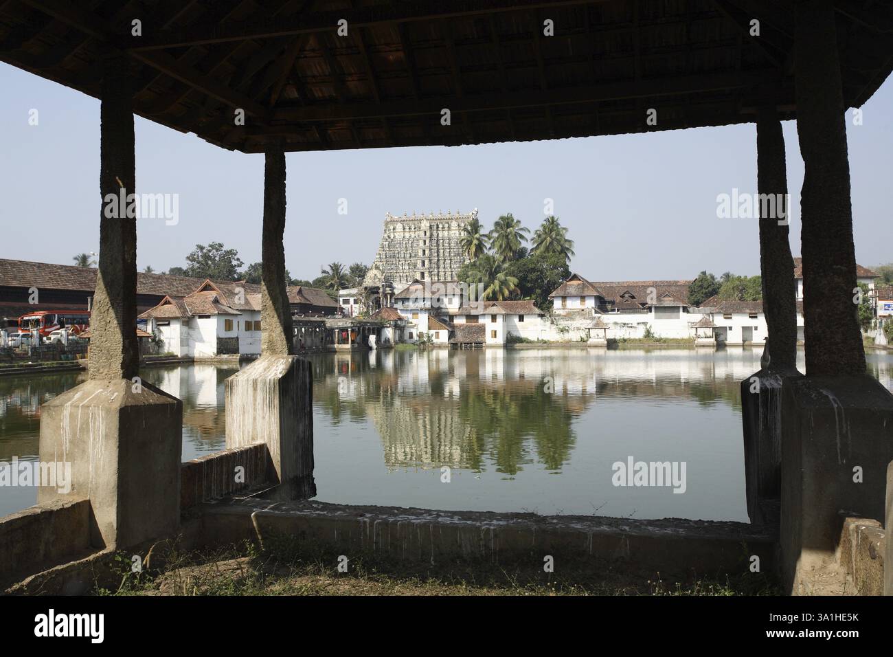 Padmanabhaswami Tempel und Tank oder See, Thiruvananthapuram oder Trivandrum, Kerala, Indien, Asien Stockfoto
