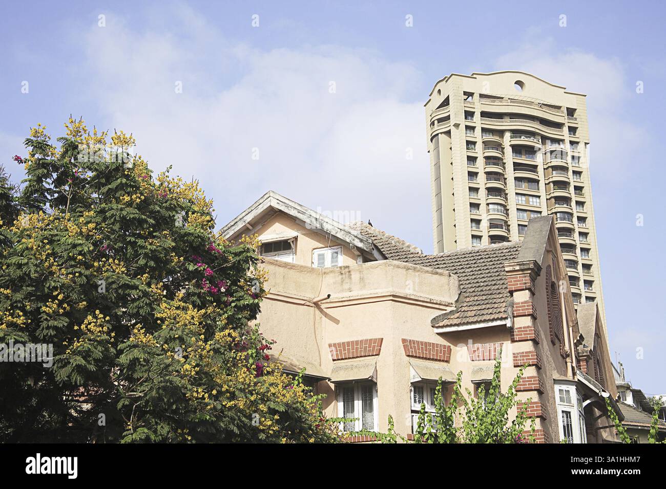 Alte und neue Gebäude, Petit Tower Street Mukesh Chowk Bomanji Petit Road, Grant Road, Bombay Mumbai, Maharashtra, Indien, Asien Stockfoto