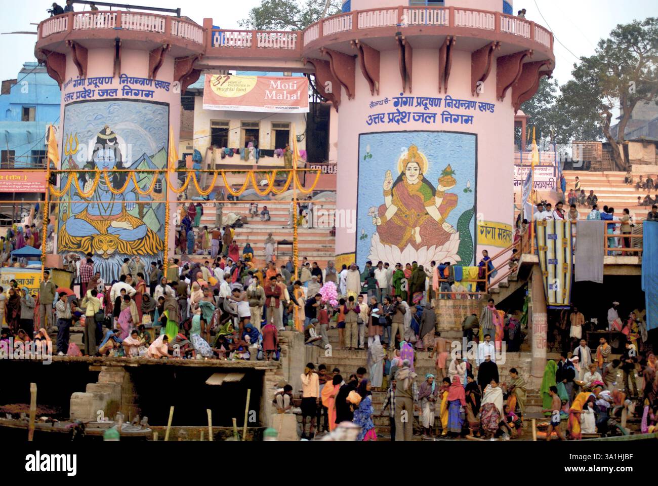 Daswaswamedh Ghat Szene am Kartika Purnima Day, Varanasi, Uttar Pradesh, Indien, Asien Stockfoto