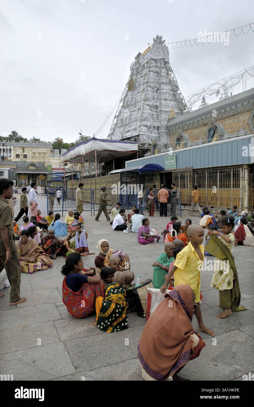 Der Tempel von Lord Venkateshvara auf Tirumala ist der reichste Tempel der Welt, Andhra Pradesh, Indien, Asien Stockfoto