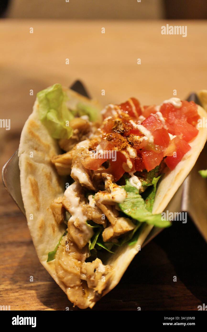 Tex-Mex-Küche (mexikanische Küche): Hühnchen-Taco Stockfoto